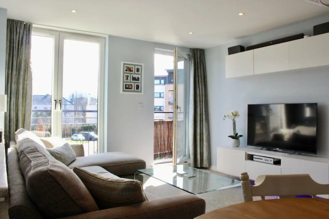 East Pilton - 2 Bed Edinburgh Apartment Free Parking & Balcony