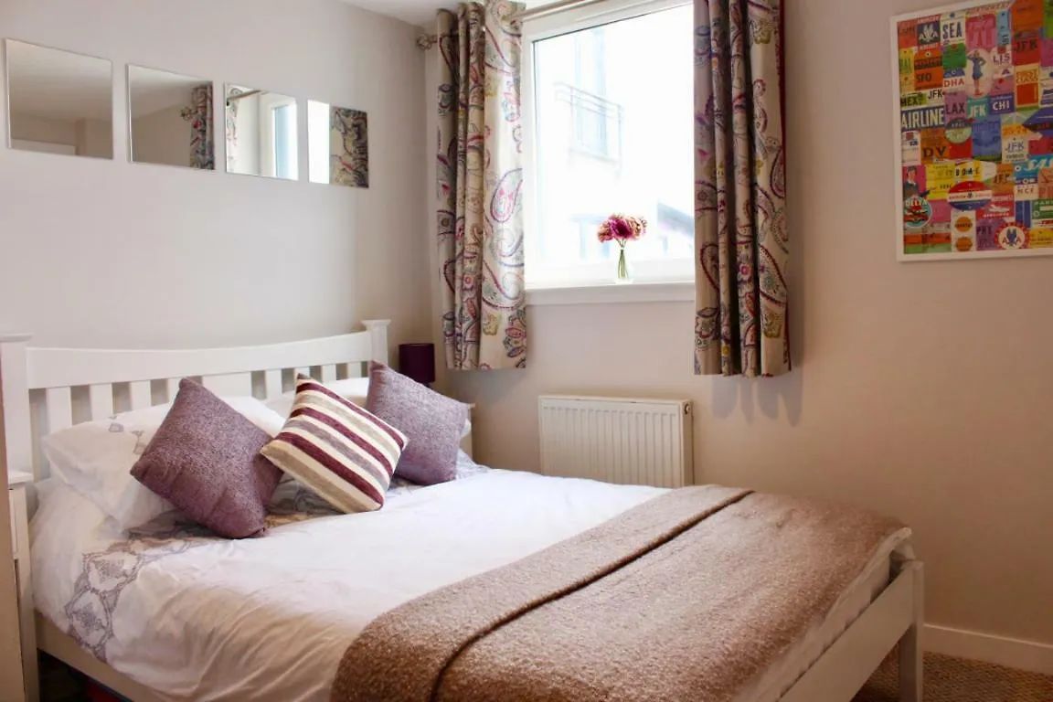 East Pilton - 2 Bed Edinburgh Apartment Free Parking & Balcony United Kingdom