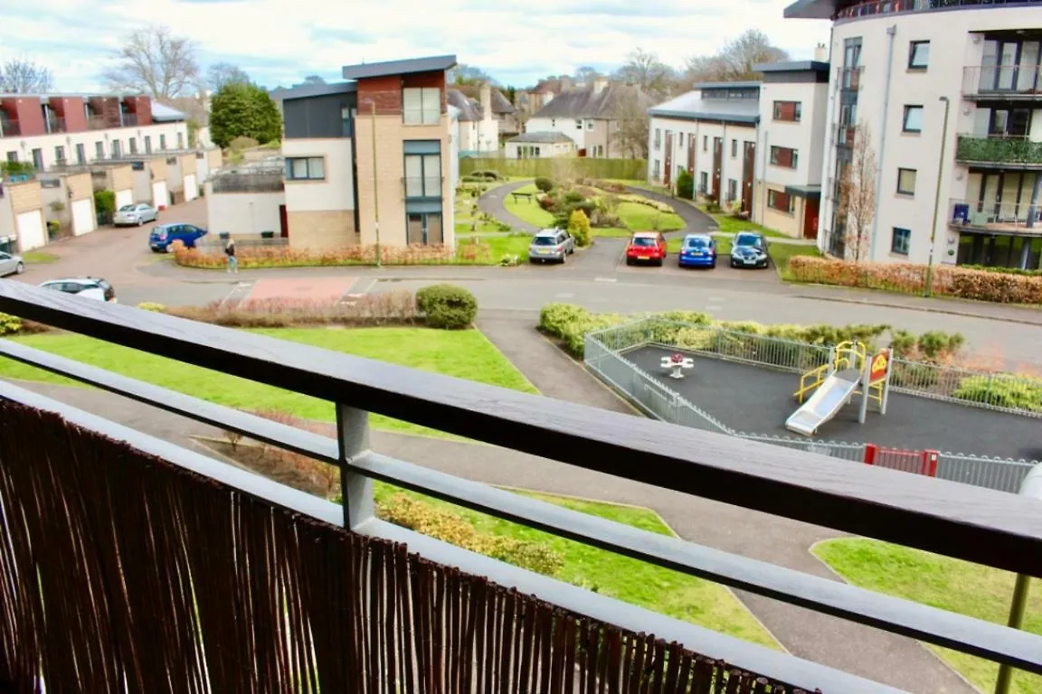 East Pilton - 2 Bed Edinburgh Apartment Free Parking & Balcony