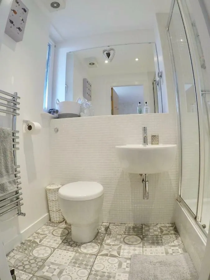 East Pilton - 2 Bed Edinburgh Apartment Free Parking & Balcony 0*,