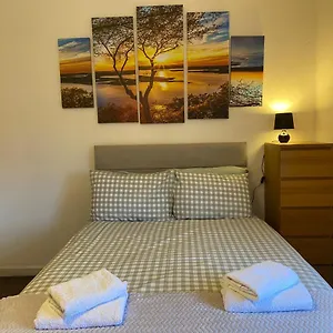 Lovely 2 Bedroom Entire Flat Near Aurther's Seat Edinburgh